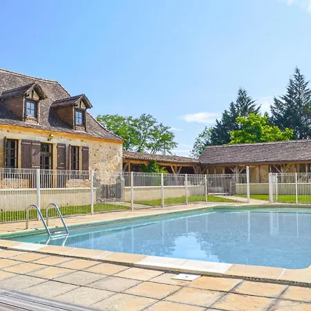 Cozy In Eglise Neuve Dissac Holiday home *