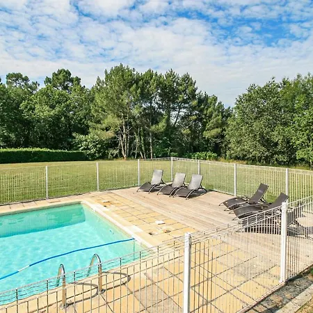 Cozy In Eglise Neuve Dissac Holiday home *