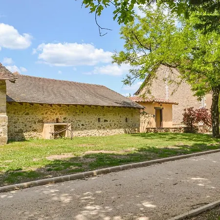 Cozy In Eglise Neuve Dissac Holiday home *