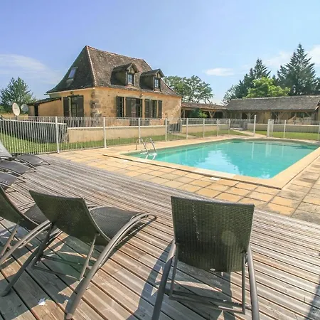 Cozy In Eglise Neuve Dissac Holiday home