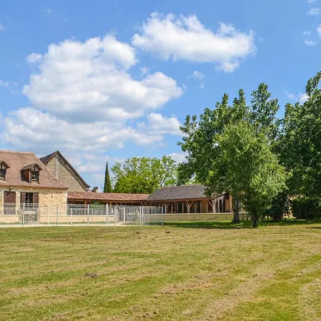 Holiday home Cozy In Eglise Neuve Dissac La Visayre